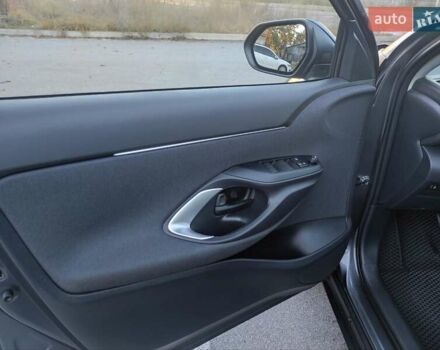 Сірий Тойота Yaris Cross, об'ємом двигуна 1.49 л та пробігом 5 тис. км за 24400 $, фото 30 на Automoto.ua