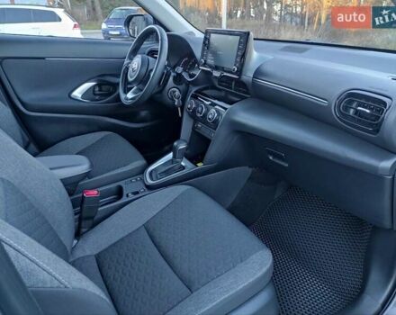 Сірий Тойота Yaris Cross, об'ємом двигуна 1.49 л та пробігом 5 тис. км за 24400 $, фото 36 на Automoto.ua