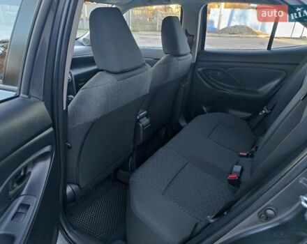 Сірий Тойота Yaris Cross, об'ємом двигуна 1.49 л та пробігом 5 тис. км за 24400 $, фото 48 на Automoto.ua