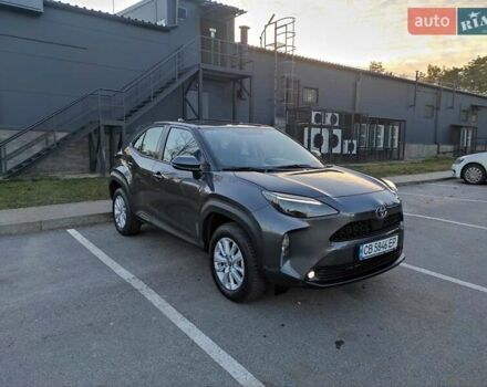 Сірий Тойота Yaris Cross, об'ємом двигуна 1.49 л та пробігом 5 тис. км за 24400 $, фото 1 на Automoto.ua