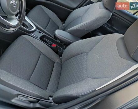 Сірий Тойота Yaris Cross, об'ємом двигуна 1.49 л та пробігом 5 тис. км за 24400 $, фото 33 на Automoto.ua