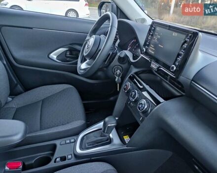 Сірий Тойота Yaris Cross, об'ємом двигуна 1.49 л та пробігом 5 тис. км за 24400 $, фото 35 на Automoto.ua
