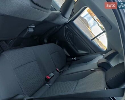 Сірий Тойота Yaris Cross, об'ємом двигуна 1.49 л та пробігом 5 тис. км за 24400 $, фото 46 на Automoto.ua