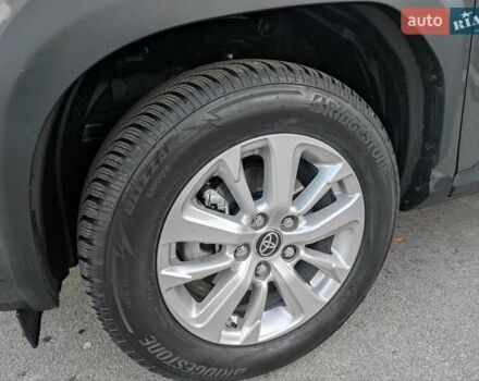 Сірий Тойота Yaris Cross, об'ємом двигуна 1.49 л та пробігом 5 тис. км за 24400 $, фото 23 на Automoto.ua