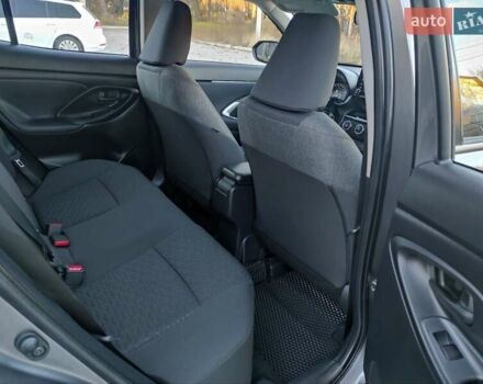 Сірий Тойота Yaris Cross, об'ємом двигуна 1.49 л та пробігом 5 тис. км за 24400 $, фото 45 на Automoto.ua