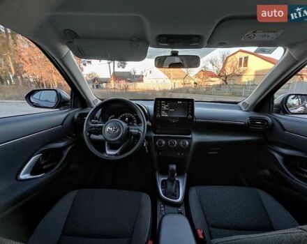 Сірий Тойота Yaris Cross, об'ємом двигуна 1.49 л та пробігом 5 тис. км за 24400 $, фото 34 на Automoto.ua