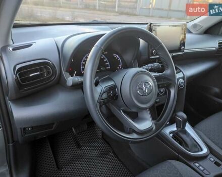 Сірий Тойота Yaris Cross, об'ємом двигуна 1.49 л та пробігом 5 тис. км за 24400 $, фото 32 на Automoto.ua