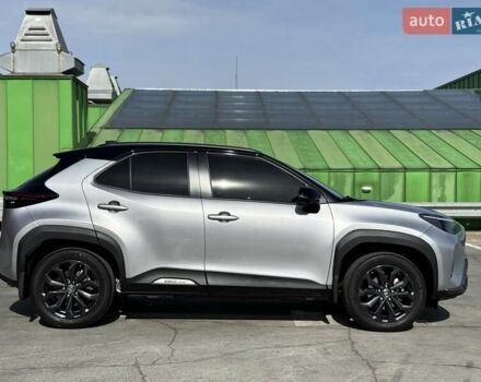 Сірий Тойота Yaris Cross, об'ємом двигуна 1.49 л та пробігом 10 тис. км за 32500 $, фото 4 на Automoto.ua