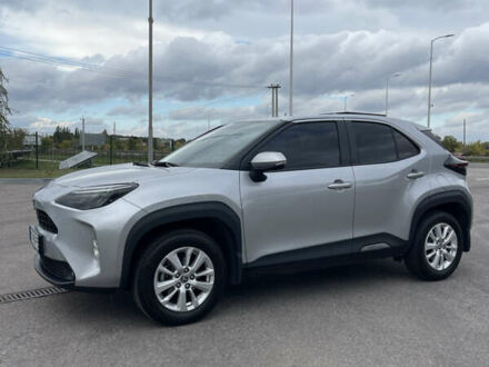 Серый Тойота Yaris Cross, объемом двигателя 1.49 л и пробегом 47 тыс. км за 24000 $, фото 1 на Automoto.ua