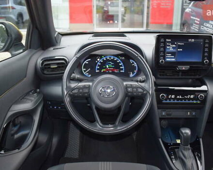 Зеленый Тойота Yaris Cross, объемом двигателя 1.49 л и пробегом 14 тыс. км за 30300 $, фото 8 на Automoto.ua