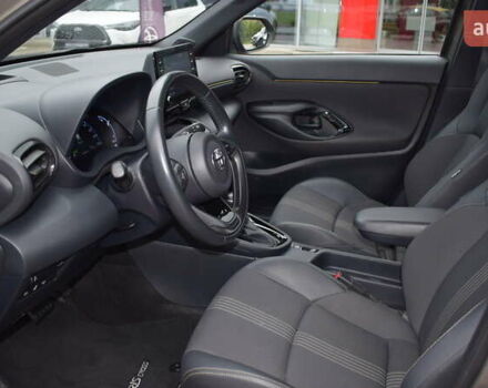 Зеленый Тойота Yaris Cross, объемом двигателя 1.49 л и пробегом 14 тыс. км за 30300 $, фото 11 на Automoto.ua