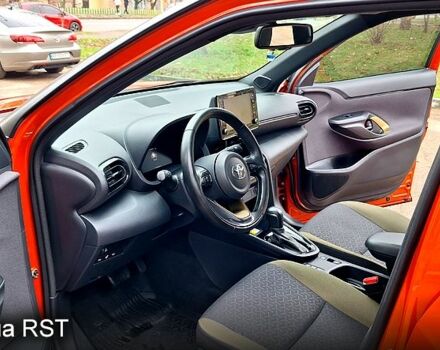 Оранжевый Тойота Yaris Cross, объемом двигателя 1.5 л и пробегом 62 тыс. км за 23999 $, фото 4 на Automoto.ua