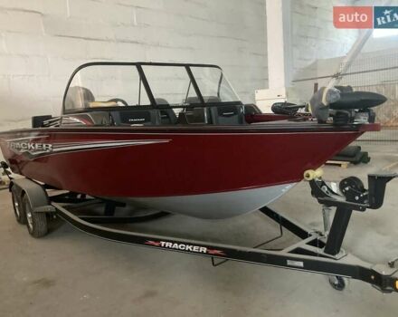 Червоний лодка Трекер Паті Барж, об'ємом двигуна 3 л та пробігом 0 тис. км за 55000 $, фото 19 на Automoto.ua