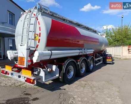 Трейлор S363EL 1999 в Ровно на Automoto.ua Красный Трейлор S363EL, объемом двигателя 0 л и пробегом 55 тыс. км за 26802 $, фото 3 на Automoto.ua