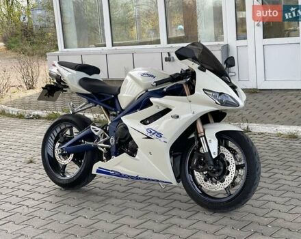 Белый Триумф Дайтона, объемом двигателя 0.68 л и пробегом 25 тыс. км за 6500 $, фото 23 на Automoto.ua