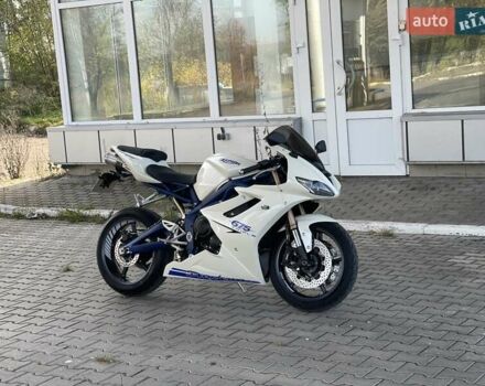 Белый Триумф Дайтона, объемом двигателя 0.68 л и пробегом 25 тыс. км за 6500 $, фото 6 на Automoto.ua