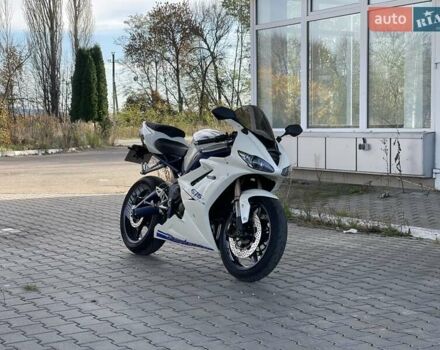 Белый Триумф Дайтона, объемом двигателя 0.68 л и пробегом 25 тыс. км за 6500 $, фото 1 на Automoto.ua