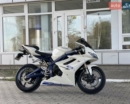 Белый Триумф Дайтона, объемом двигателя 0.68 л и пробегом 25 тыс. км за 6500 $, фото 21 на Automoto.ua