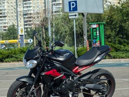 Триумф Стрит Трипл 2015 в Киеве на Automoto.ua Черный Триумф Стрит Трипл, объемом двигателя 0.68 л и пробегом 37 тыс. км за 7100 $, фото 1 на Automoto.ua