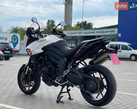 Белый Триумф Тигр, объемом двигателя 1 л и пробегом 37 тыс. км за 9999 $, фото 5 на Automoto.ua