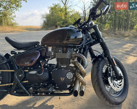 Черный Триумф Bobber, объемом двигателя 1.2 л и пробегом 5 тыс. км за 20000 $, фото 1 на Automoto.ua