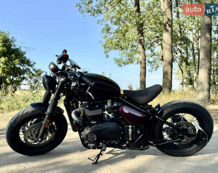 Черный Триумф Bobber, объемом двигателя 1.2 л и пробегом 5 тыс. км за 20000 $, фото 7 на Automoto.ua