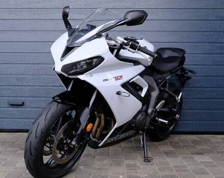 Белый Триумф Daytona 660, объемом двигателя 0.66 л и пробегом 1 тыс. км за 11800 $, фото 2 на Automoto.ua