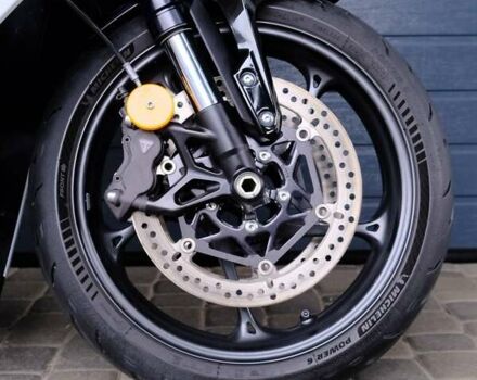 Белый Триумф Daytona 660, объемом двигателя 0.66 л и пробегом 1 тыс. км за 11800 $, фото 9 на Automoto.ua