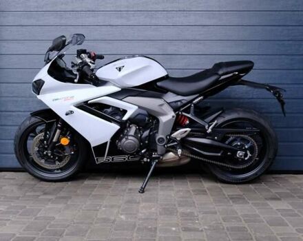 Белый Триумф Daytona 660, объемом двигателя 0.66 л и пробегом 1 тыс. км за 11800 $, фото 5 на Automoto.ua