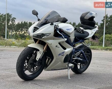 Белый Триумф Daytona 675, объемом двигателя 0.7 л и пробегом 25 тыс. км за 6400 $, фото 2 на Automoto.ua