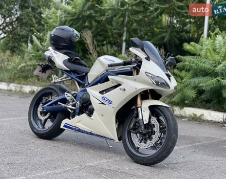 Белый Триумф Daytona 675, объемом двигателя 0.7 л и пробегом 25 тыс. км за 6400 $, фото 1 на Automoto.ua