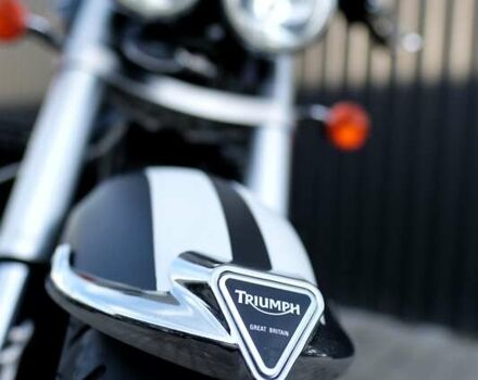 Черный Триумф Rocket III, объемом двигателя 2.3 л и пробегом 10 тыс. км за 14500 $, фото 3 на Automoto.ua