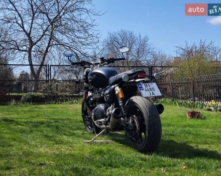 Серый Триумф Speed Twin, объемом двигателя 1.2 л и пробегом 9 тыс. км за 10900 $, фото 7 на Automoto.ua
