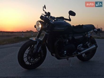 Триумф Speed Twin 2022 в Кременчуге на Automoto.ua Серый Триумф Speed Twin, объемом двигателя 1.2 л и пробегом 9 тыс. км за 11200 $, фото 1 на Automoto.ua