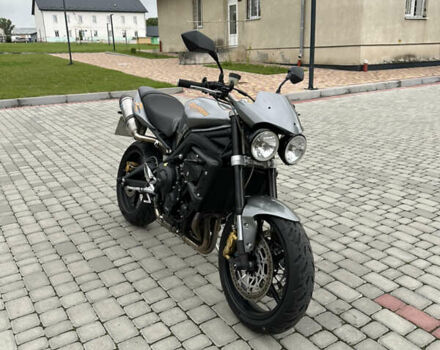 Сірий Тріумф Street Triple 675, об'ємом двигуна 0.68 л та пробігом 25 тис. км за 6800 $, фото 2 на Automoto.ua