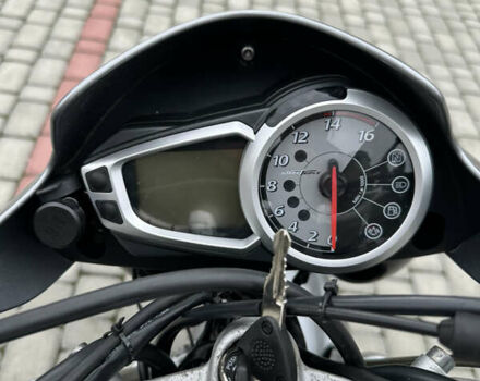 Сірий Тріумф Street Triple 675, об'ємом двигуна 0.68 л та пробігом 25 тис. км за 6800 $, фото 14 на Automoto.ua