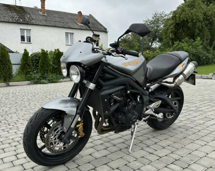 Сірий Тріумф Street Triple 675, об'ємом двигуна 0.68 л та пробігом 25 тис. км за 6800 $, фото 5 на Automoto.ua