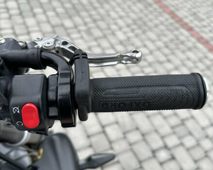 Сірий Тріумф Street Triple 675, об'ємом двигуна 0.68 л та пробігом 25 тис. км за 6800 $, фото 13 на Automoto.ua