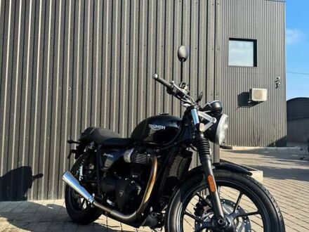 Триумф Street Twin 2017 в Одессе на Automoto.ua Триумф Street Twin, объемом двигателя 0.9 л и пробегом 25 тыс. км за 7300 $, фото 1 на Automoto.ua