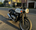 Белый Триумф Thruxton, объемом двигателя 1.2 л и пробегом 22 тыс. км за 12000 $, фото 1 на Automoto.ua