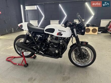 Білий Тріумф Thruxton, об'ємом двигуна 1.2 л та пробігом 25 тис. км за 9500 $, фото 1 на Automoto.ua