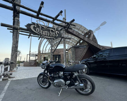 Черный Триумф Thruxton, объемом двигателя 1.2 л и пробегом 11 тыс. км за 9999 $, фото 2 на Automoto.ua