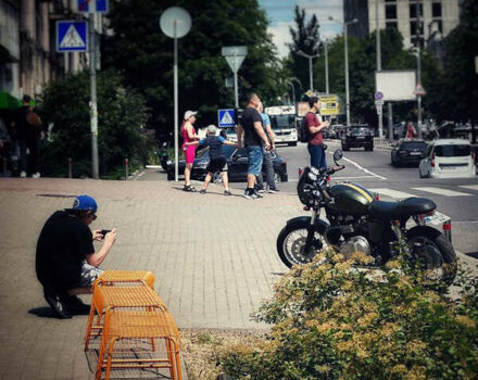 Зеленый Триумф Thruxton, объемом двигателя 0.9 л и пробегом 5 тыс. км за 9900 $, фото 1 на Automoto.ua