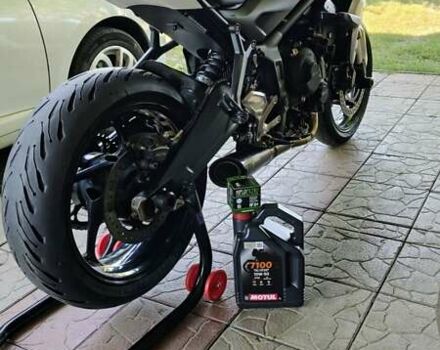 Білий Тріумф Trident, об'ємом двигуна 0.66 л та пробігом 17 тис. км за 9500 $, фото 1 на Automoto.ua