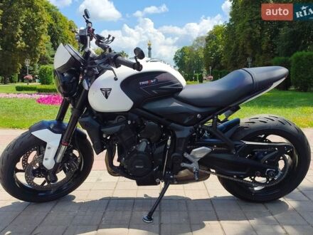 Білий Тріумф Trident, об'ємом двигуна 0.66 л та пробігом 18 тис. км за 8499 $, фото 1 на Automoto.ua