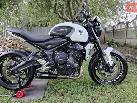 Білий Тріумф Trident, об'ємом двигуна 0.66 л та пробігом 17 тис. км за 9500 $, фото 1 на Automoto.ua