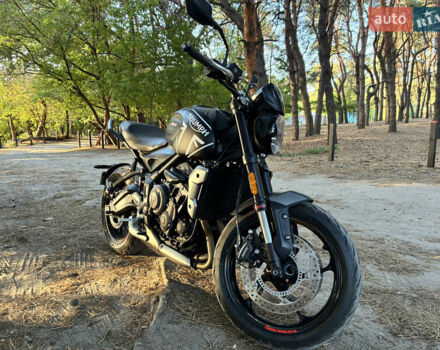 Триумф Trident 2021 в Днепре (Днепропетровске) на Automoto.ua Черный Триумф Trident, объемом двигателя 0.66 л и пробегом 7 тыс. км за 9000 $, фото 7 на Automoto.ua