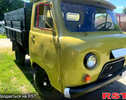Желтый УАЗ 452, объемом двигателя 2.4 л и пробегом 87 тыс. км за 1350 $, фото 1 на Automoto.ua
