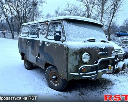 Зеленый УАЗ 452, объемом двигателя 2.4 л и пробегом 100 тыс. км за 1300 $, фото 2 на Automoto.ua