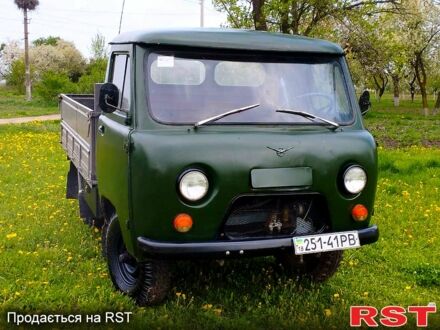 УАЗ 452 1990 у Млынове на Automoto.ua Зелений УАЗ 452, об'ємом двигуна 24 л та пробігом 0 тис. км за 2600 $, фото 1 на Automoto.ua